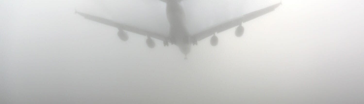 Can planes land in thick fog?