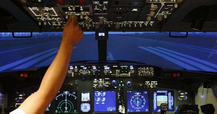 Flight simulator experience for those thinking of becoming a commercial airline pilot