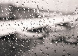 Can a commercial passenger jet land in heavy rain?
